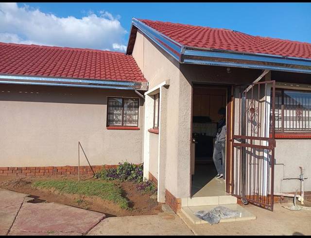 4 BEDROOM HOUSE FOR SALE IN BEVERLY HILLS